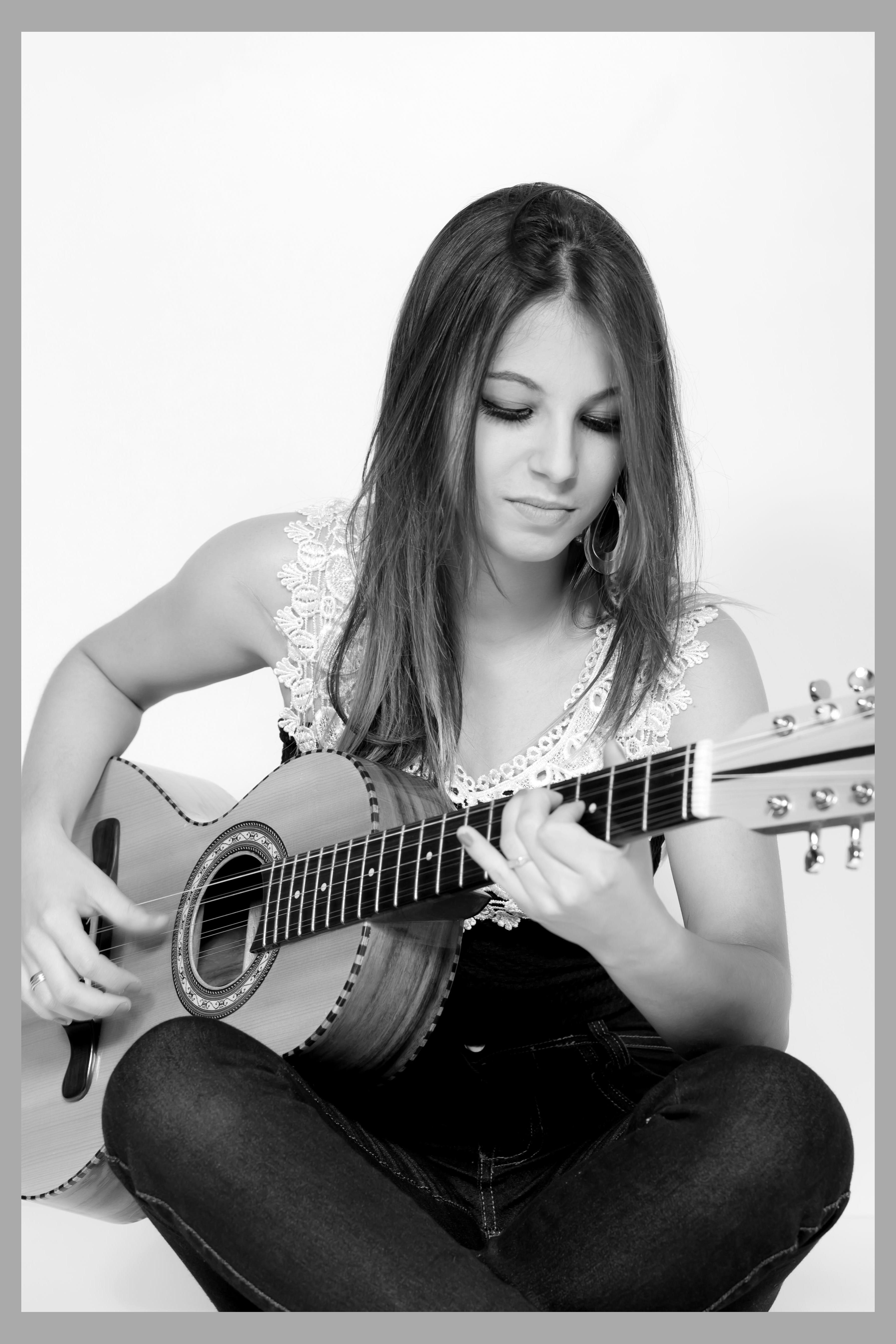 Ariane Amorim photo 1