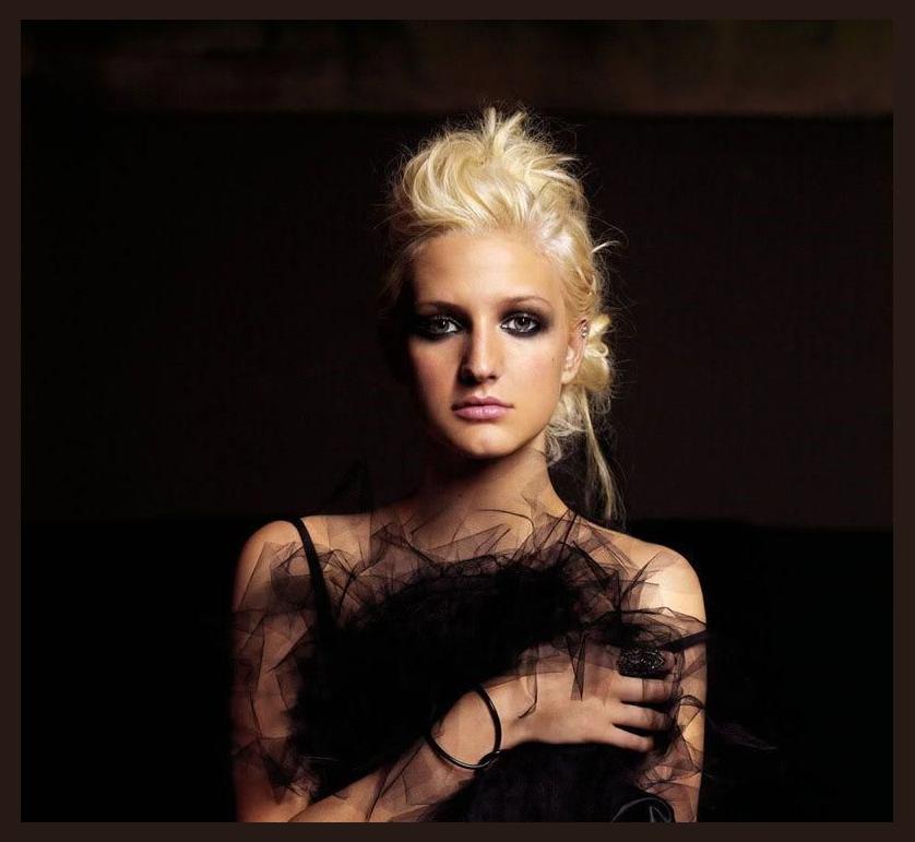 Ashlee Simpson photo 1
