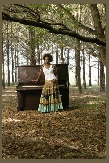 Ayiesha Woods photo 1