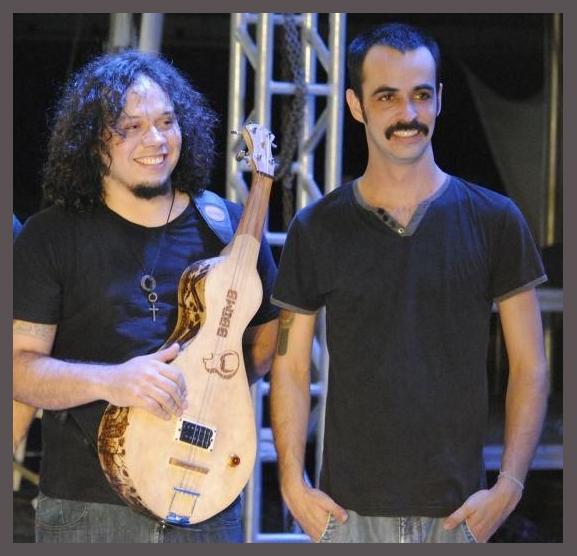Billy Brown e o Incrível Magro de Bigodes photo 1
