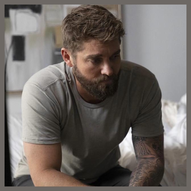 Brett Young photo 1