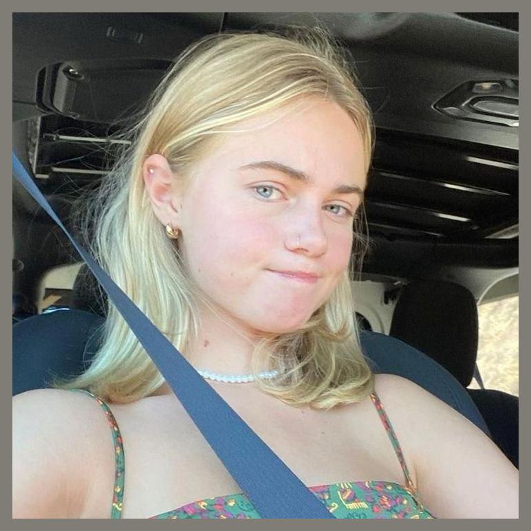 Claire Rosinkranz photo 1