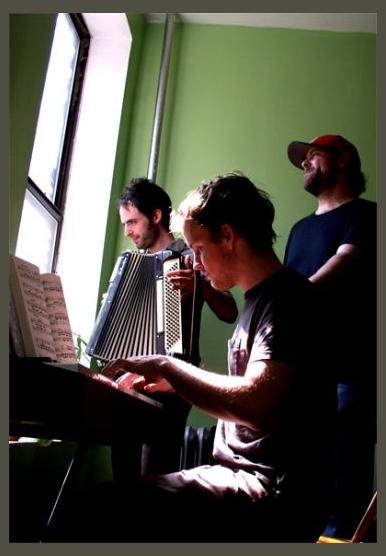 Clap Your Hands Say Yeah photo 1