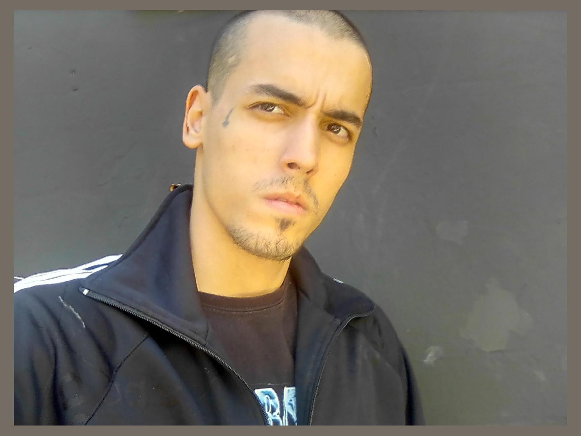 Clauneck Sixxx photo 1