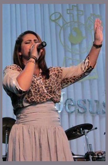 Cristiane Oliver photo 1