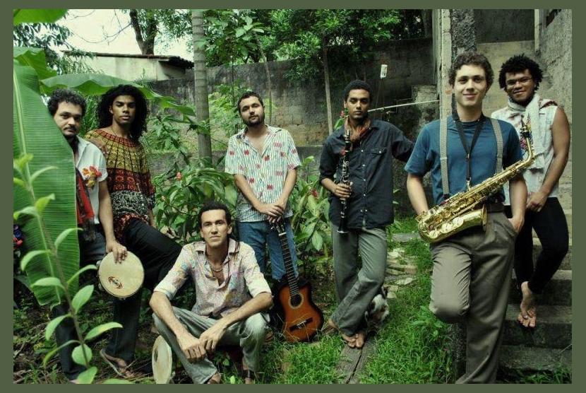 Gente Estranha No Jardim