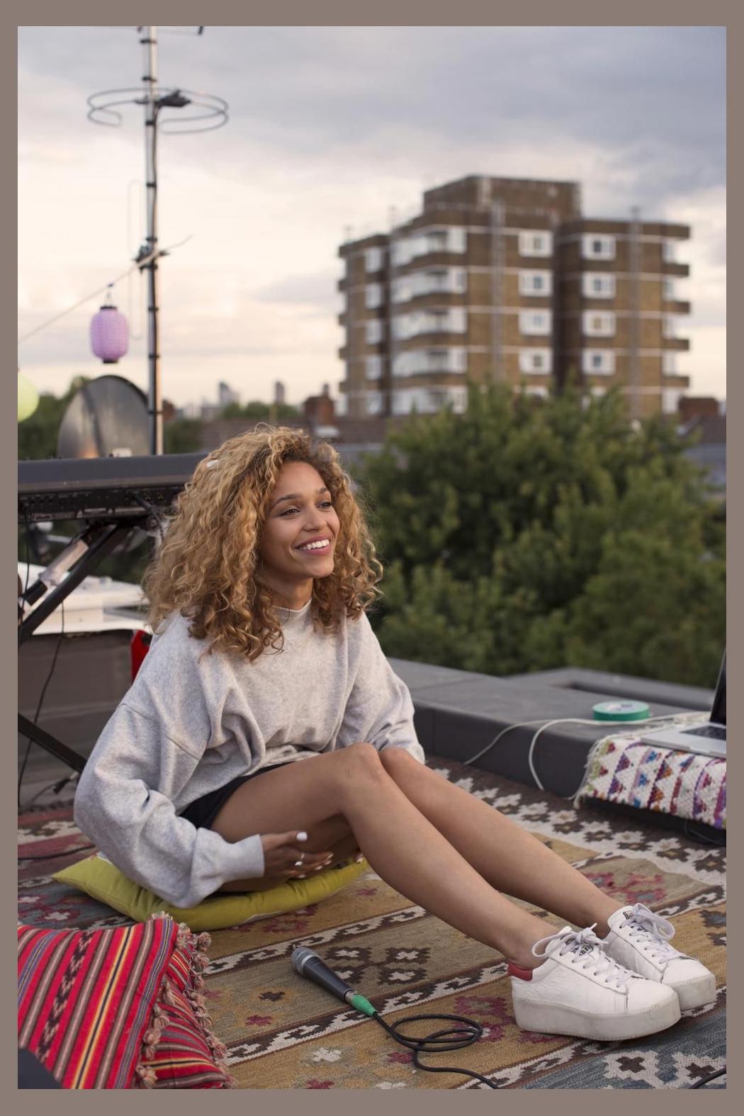 Izzy Bizu