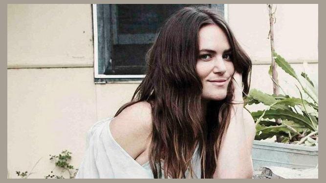 Julia Stone photo 1