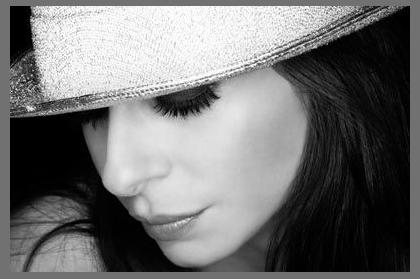 Julie Zenatti photo 1