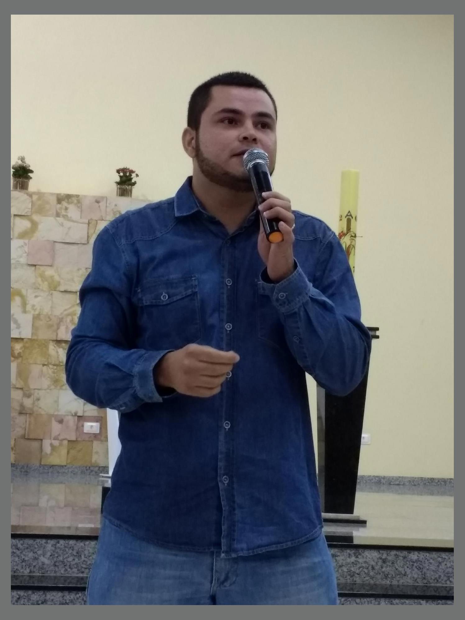 Leandro Santos - Católico