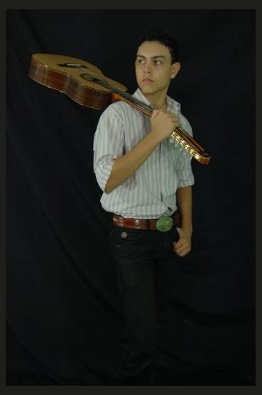 Max Henrique photo 1