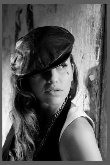 Melanie Blatt photo 1
