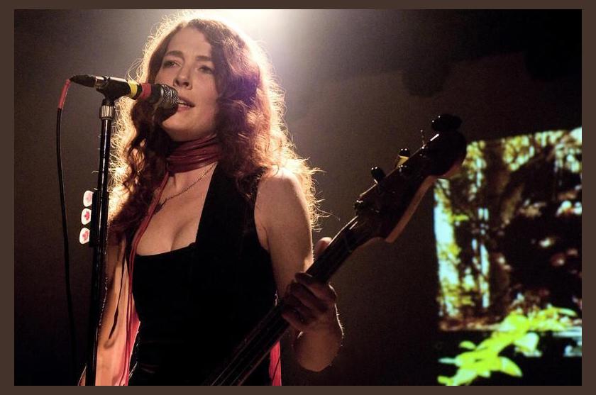 Melissa Auf Der Maur photo 1
