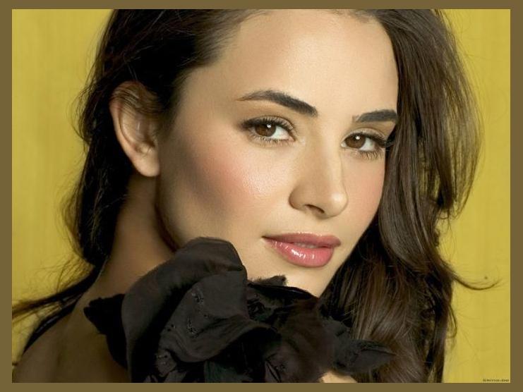 Mia Maestro photo 1