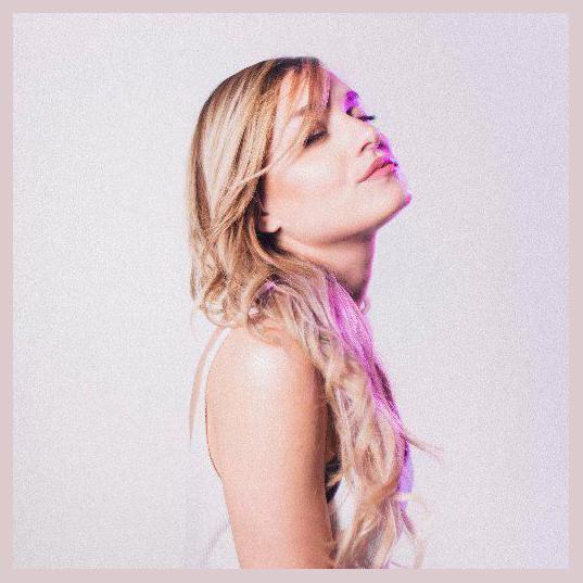 Mia Vaile photo 1