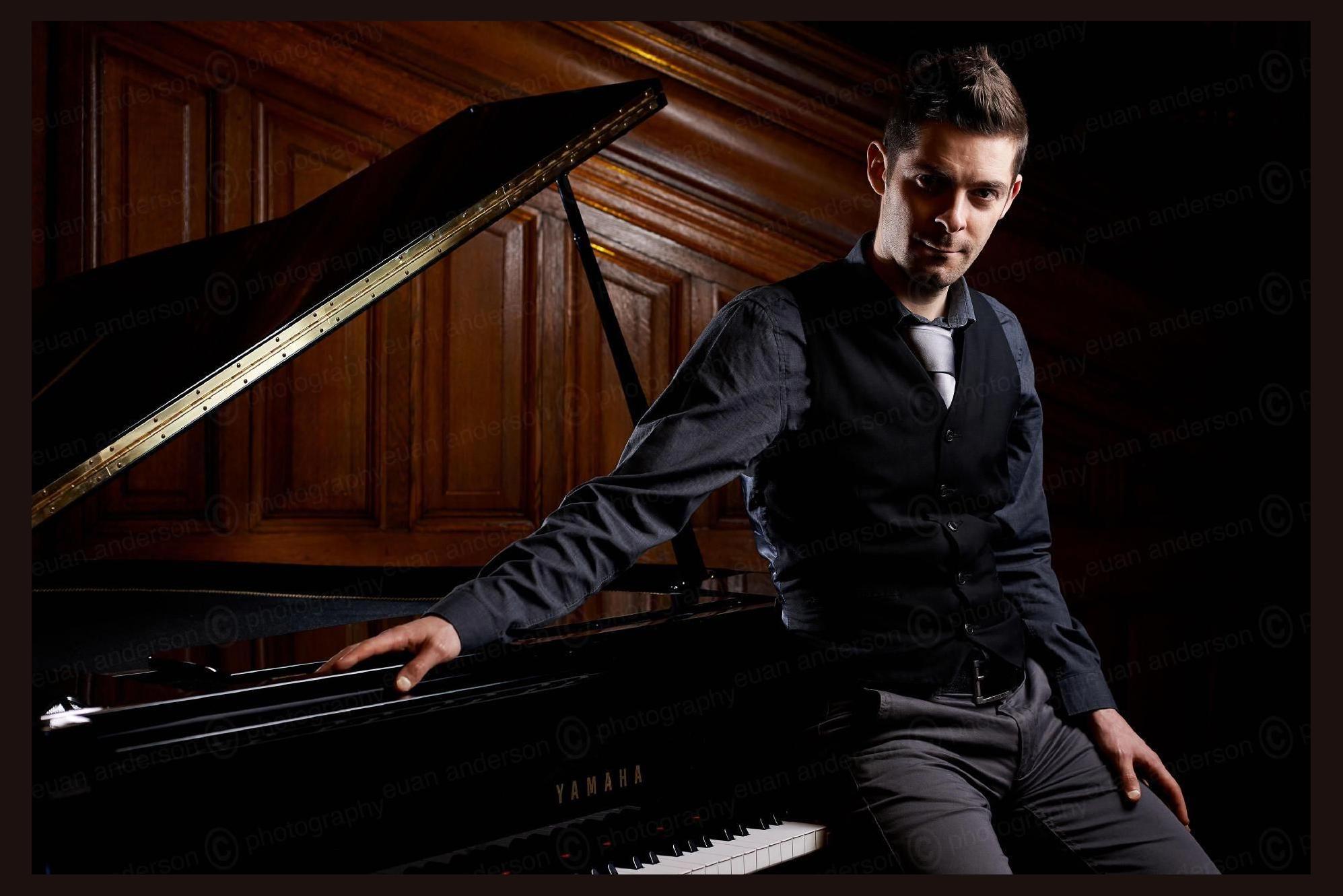 Michael Oakley photo 1