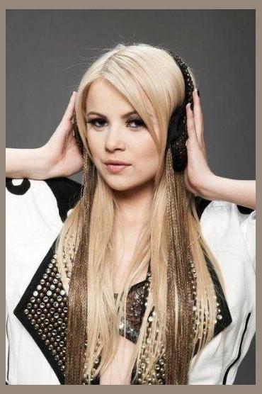 Mika Newton photo 1