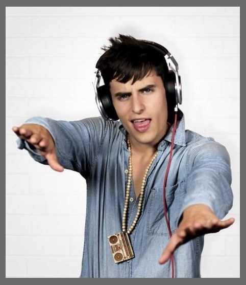 Mike Tompkins photo 1