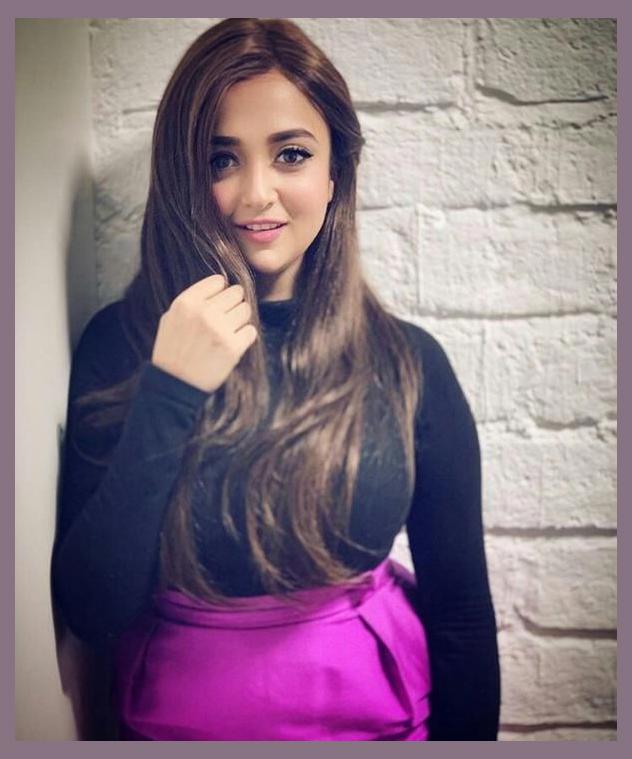 Monali Thakur photo 1