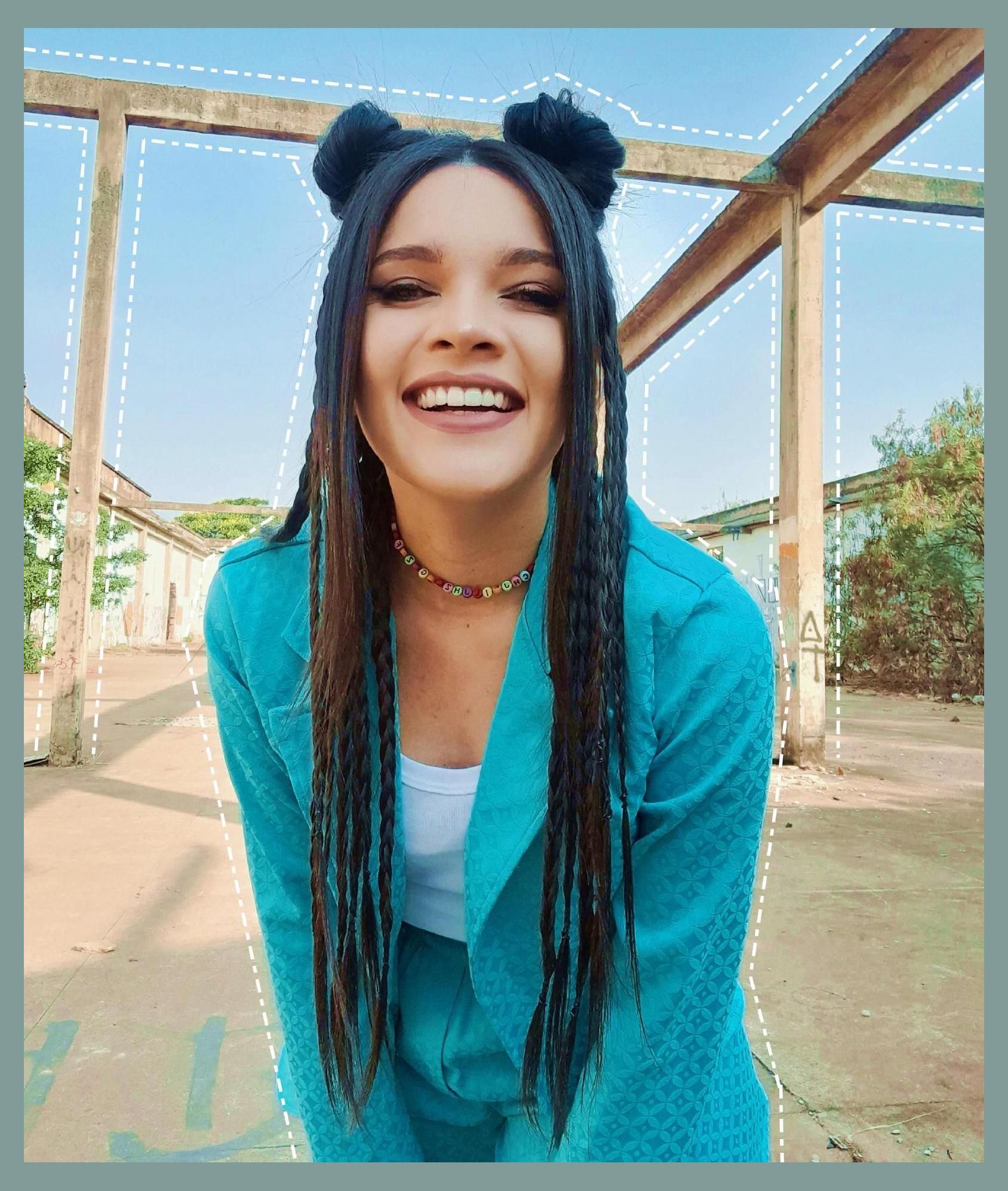 Monique Luz photo 1