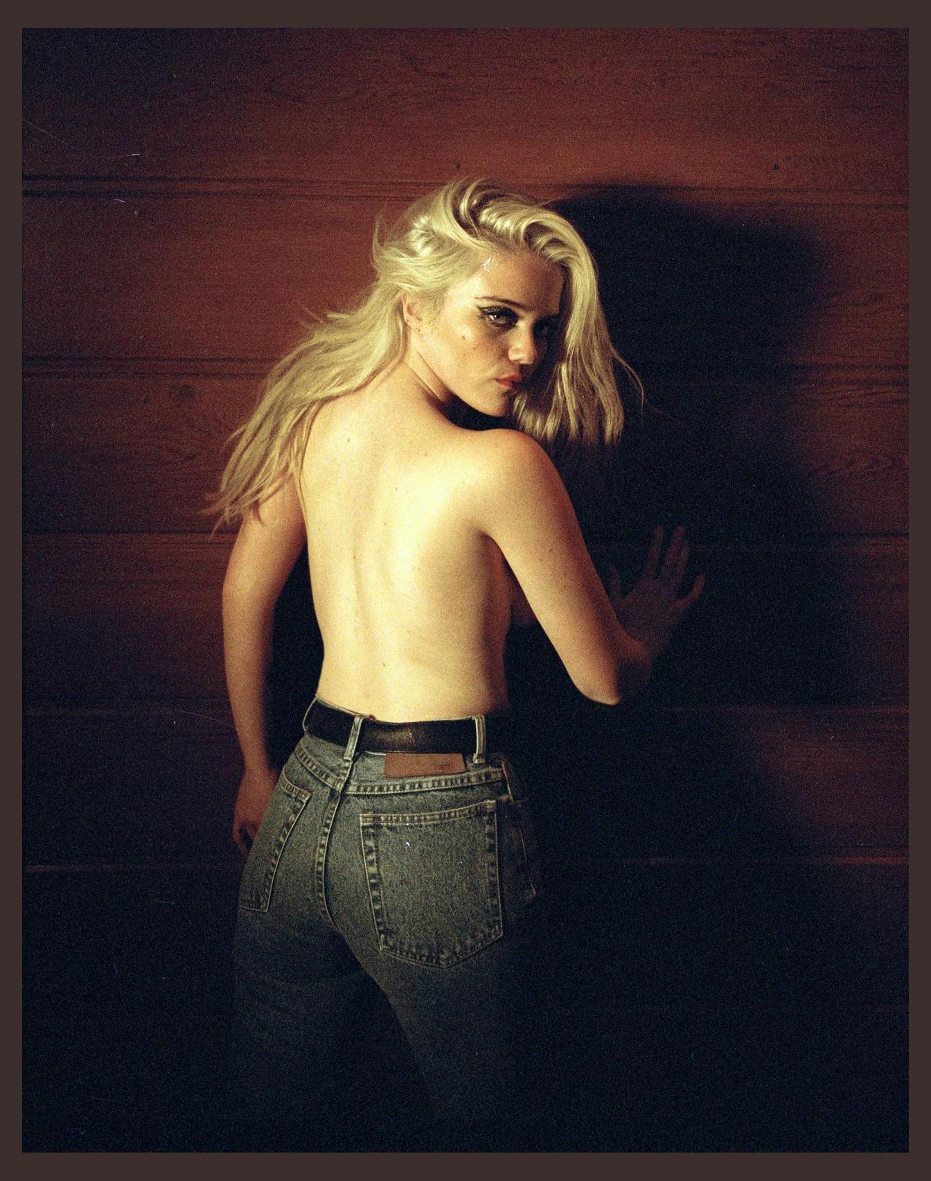 Sky Ferreira photo 1
