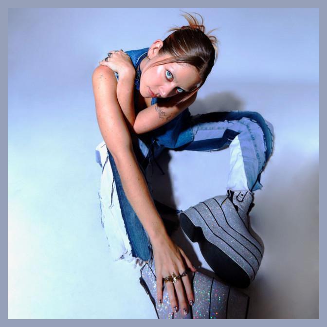 Sofia Thompson photo 1
