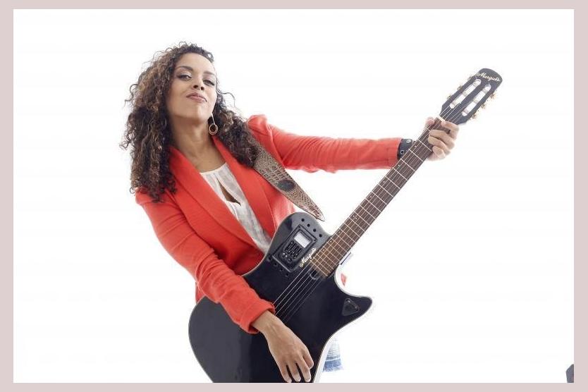 Suellen Luz photo 1