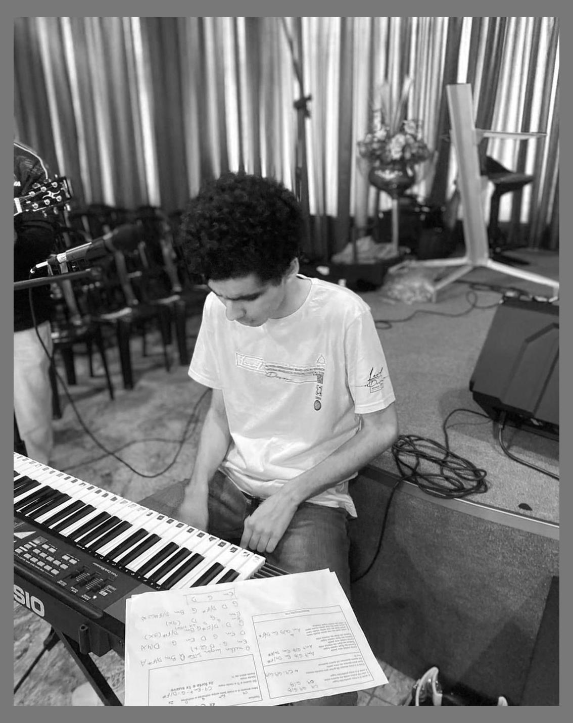 Thiago Melo photo 1