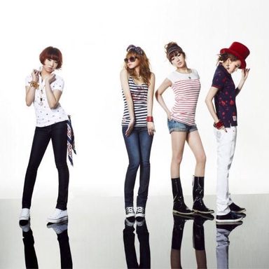 2NE1 photo 54