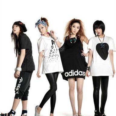 2NE1 photo 200