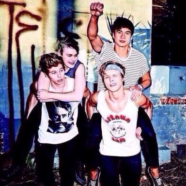 5 Seconds Of Summer photo 52