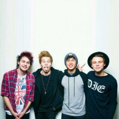5 Seconds Of Summer photo 64