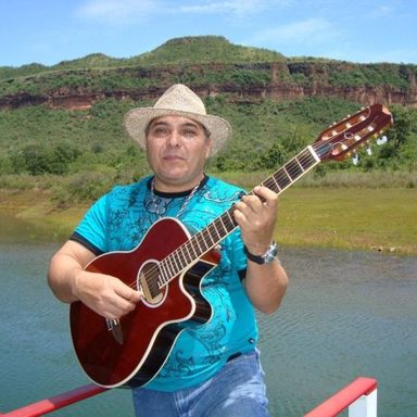 Adriano Esteves