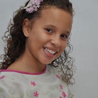 Alanis Gude photo 10
