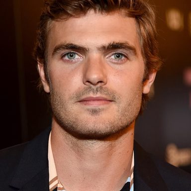 Alex Roe