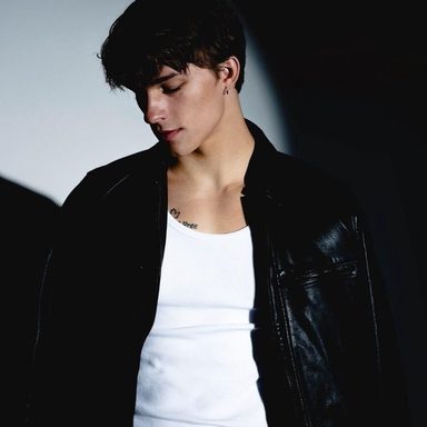 Alex Sampson photo 9
