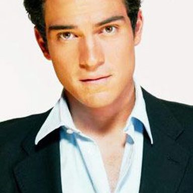 Alfonso Herrera photo 37