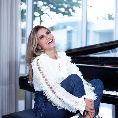 Aline Barros photo 53