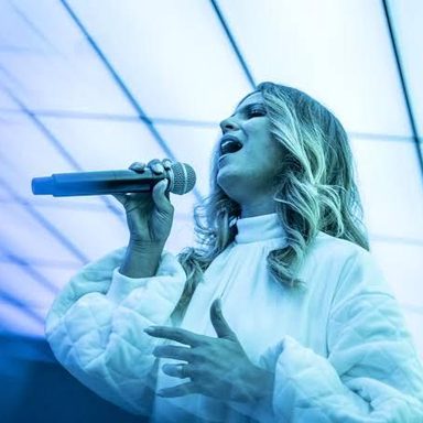 Aline Barros photo 22