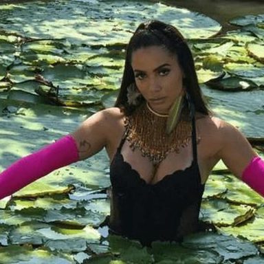 Anitta photo 547