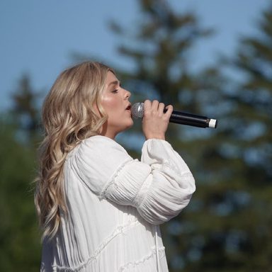 Anne Wilson photo 124