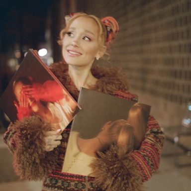 Ariana Grande photo 21