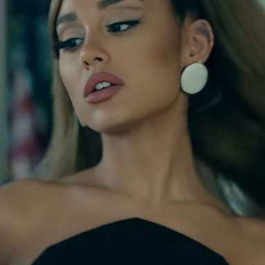 Ariana Grande photo 145