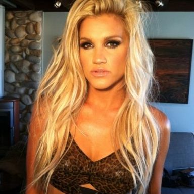 Ashley Roberts photo 10