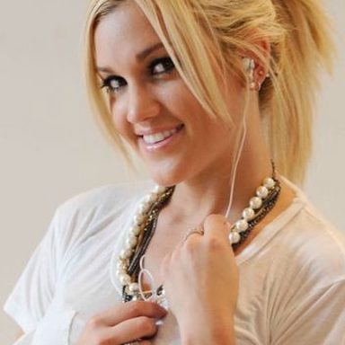 Ashley Roberts photo 29