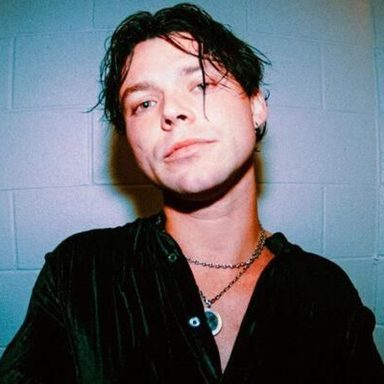 Ashton Irwin photo 15