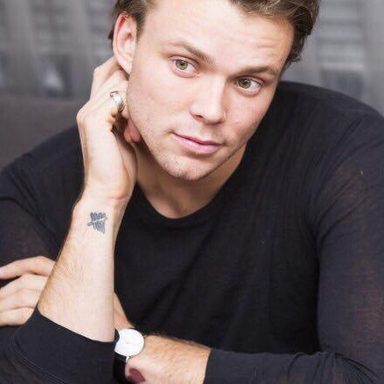 Ashton Irwin photo 9