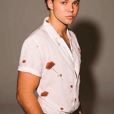 Ashton Irwin photo 17