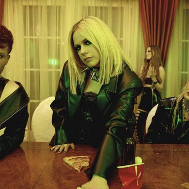 Avril Lavigne photo 11