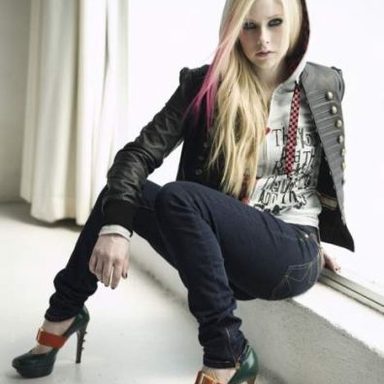 Avril Lavigne photo 380